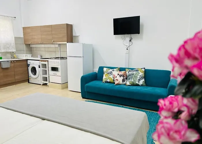 Impeccable Newly Renovated Studio In Larnaca