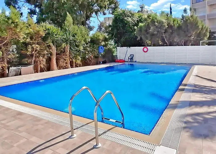 1Br Seafront Apt With Community Pool