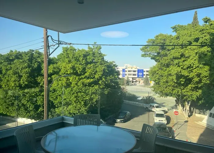 Phaedrus Living Coral Suites Aura