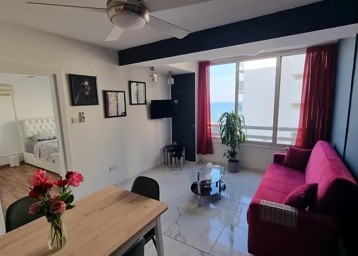 Stylish Beach Apt W/ Sea View + Pool + 200Mbit
