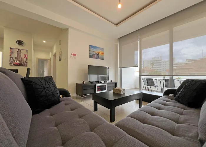 Albert\'S Apartment Center 202B