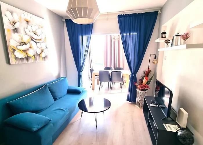 2Br Apt Coastal Comfort With Internet Access