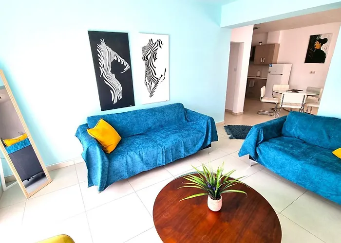 City Center: Your Urban Retreat- 100M To The Beach