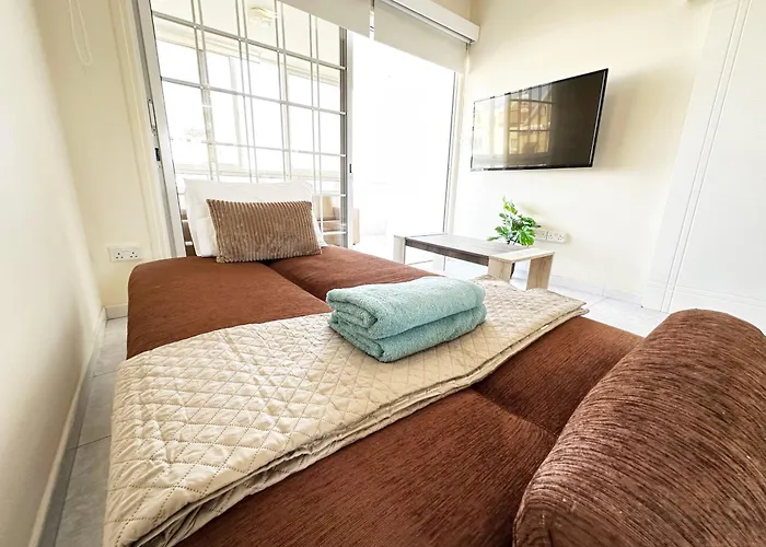 Serenity Sunrise Holiday Apt - Larnaca