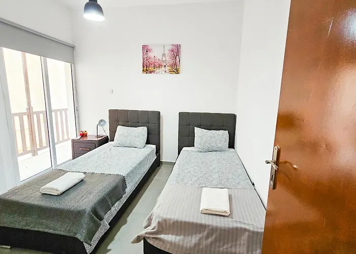 Heaven City Apartment, 150M From Chabad Lubavitch