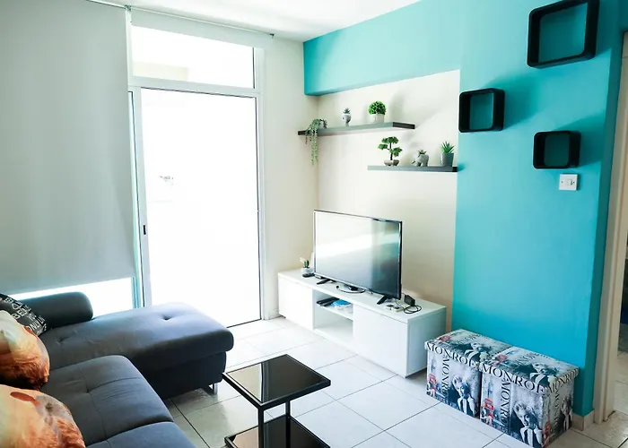 Mackenzie Flat 101