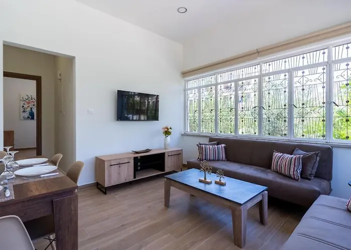 Verdant 1-Bedroom Apartment In Larnaca