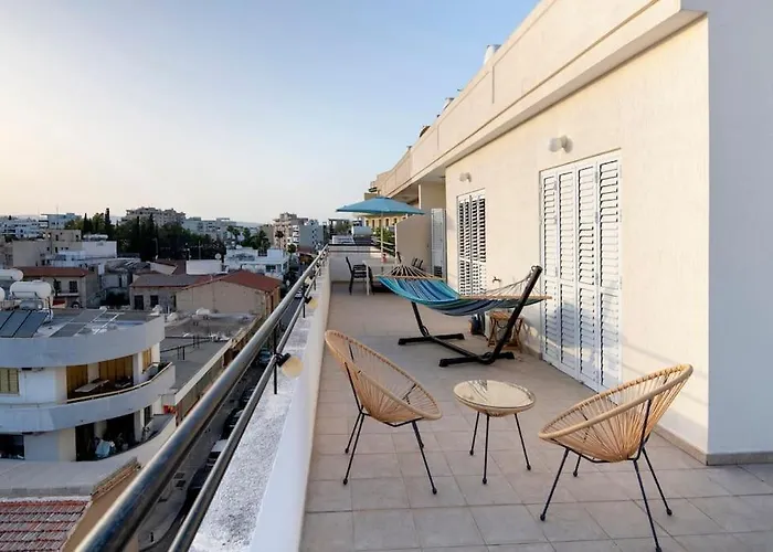 City Center Top Floor Big Balcony 2Br Close To The Beach
