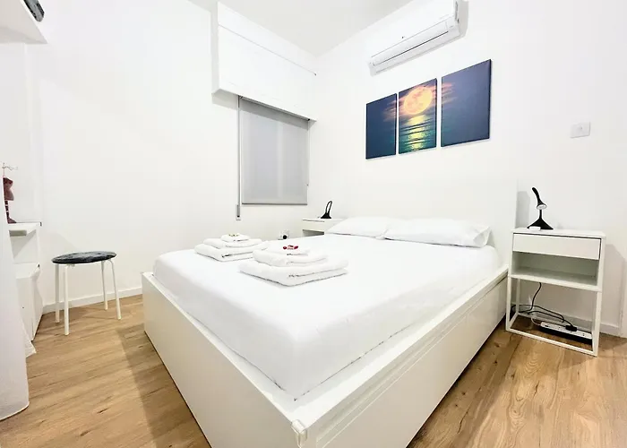 Modern Apartment Near Mckenzie Beach