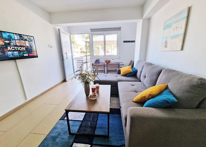 Atlantis Apartments 50M From Makenzy Seafront