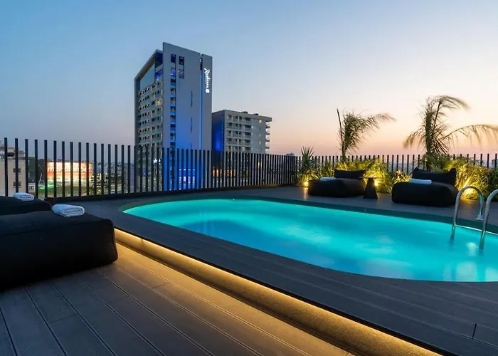 The Penthouse - 3Br Seaview With Private Pool In Larnaca