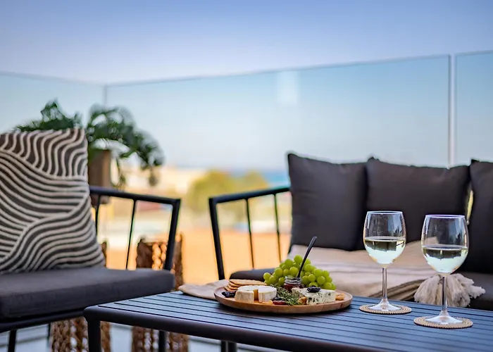 Sanders Gaia - Bright Two-Bedroom Apartment With Sea View