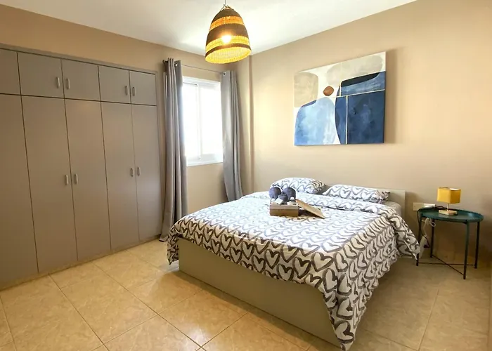 2 Combined Apts, Fast Wi-Fi, 5 Min Walk To Beach