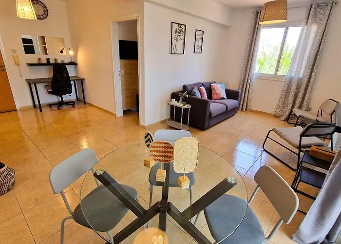 Sunny 2Br Apt Heart Of Larnaca
