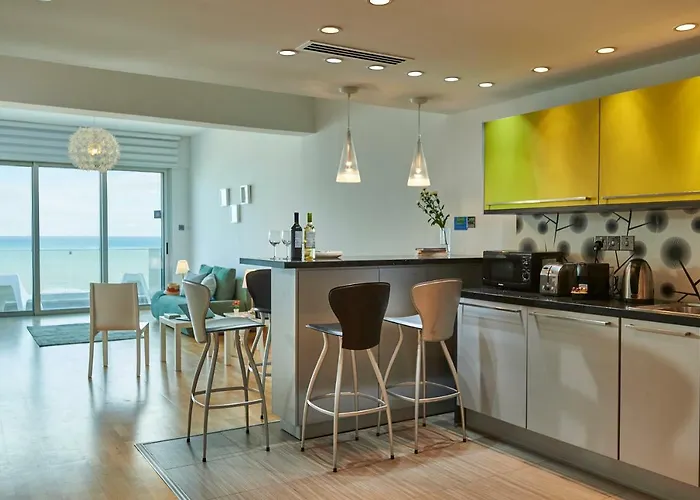 Finikoudes Luxury Apartments
