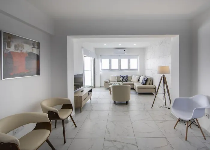Larnaca Finikoudes Suite