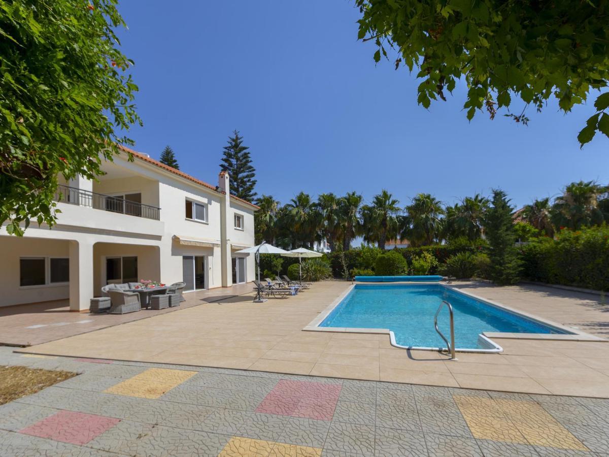 Villa Meneou Seaside Mansion 7