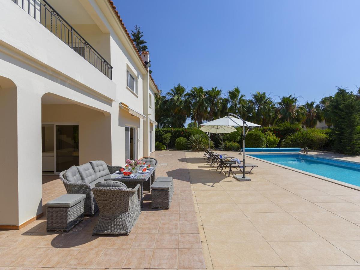 Meneou Seaside Mansion 7 Larnaca