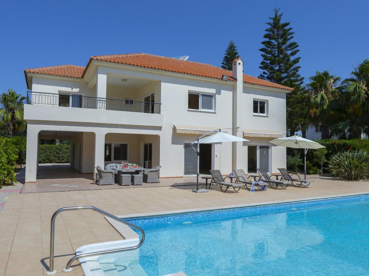 Meneou Seaside Mansion 7 Larnaca