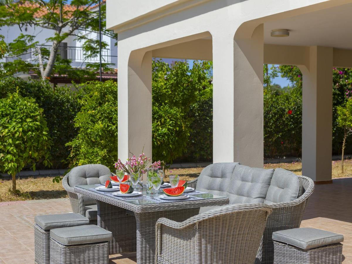 Meneou Seaside Mansion 7 Villa *