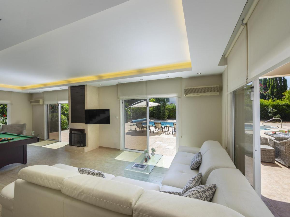 Meneou Seaside Mansion 7 Larnaca