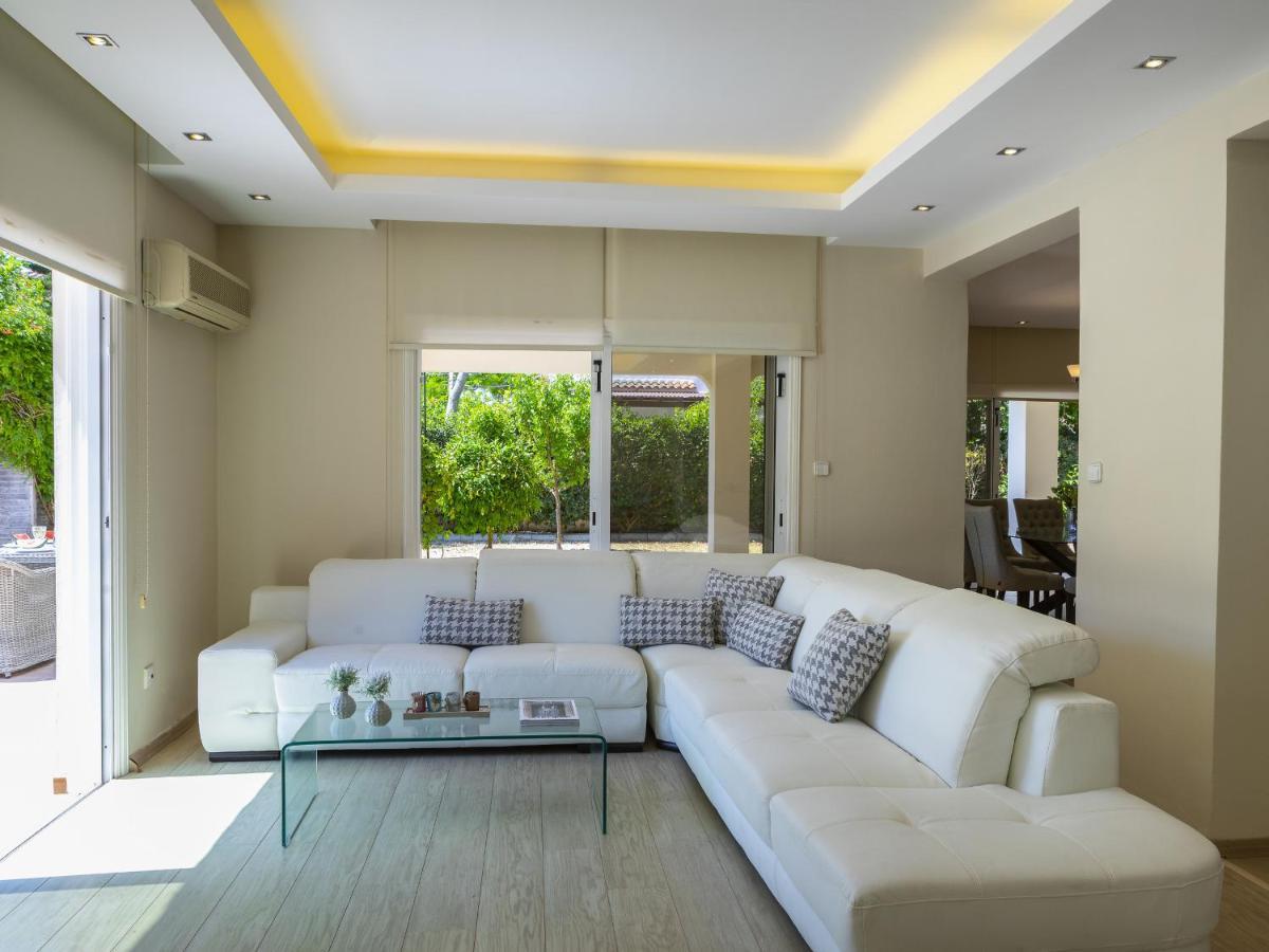 Meneou Seaside Mansion 7 Larnaca