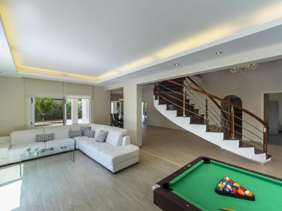 Villa Meneou Seaside Mansion 7 Larnaca