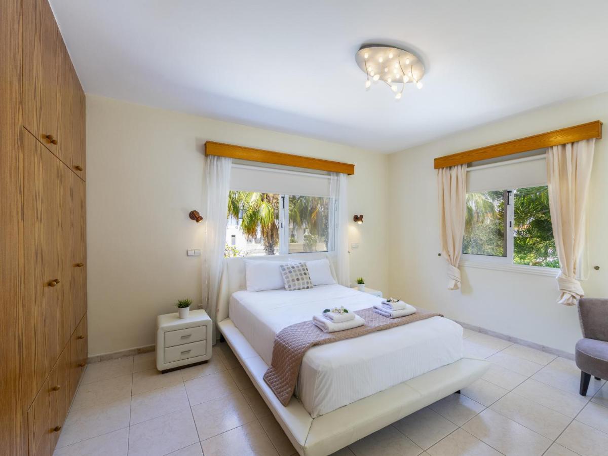 Villa Meneou Seaside Mansion 7 *