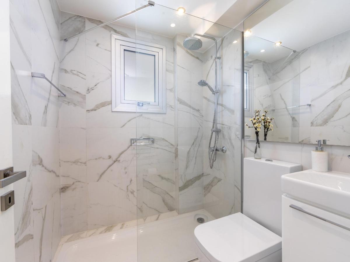 Mackenzie Leo Seafront Apartment *