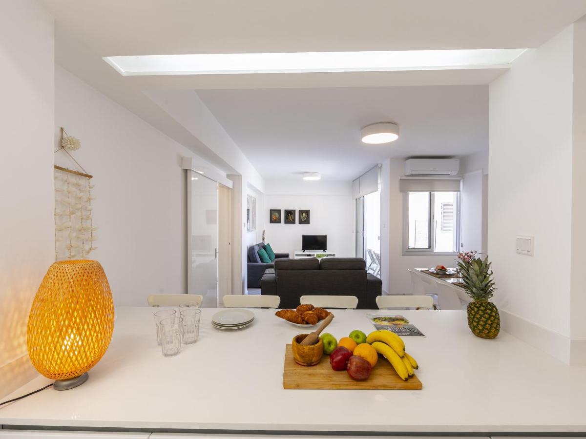 Mackenzie Leo Seafront Apartment