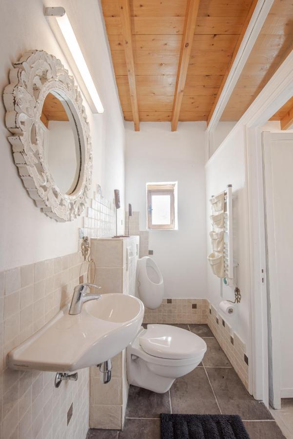 Holiday home The Carob Tree - Rustic Luxury With Access To Pool And Restaurant