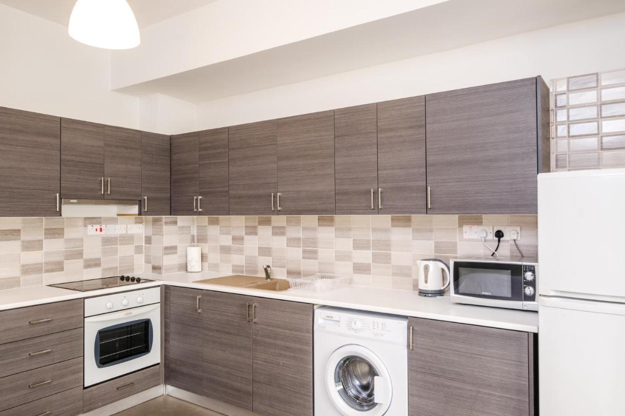 Spacious Studio Downtown Apartment Larnaca