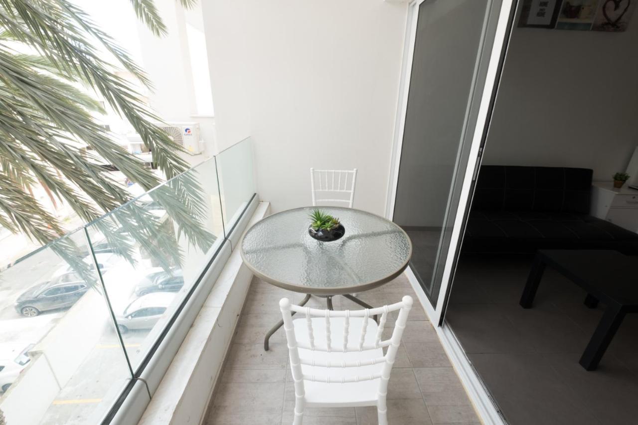 Spacious Studio Downtown Apartment *