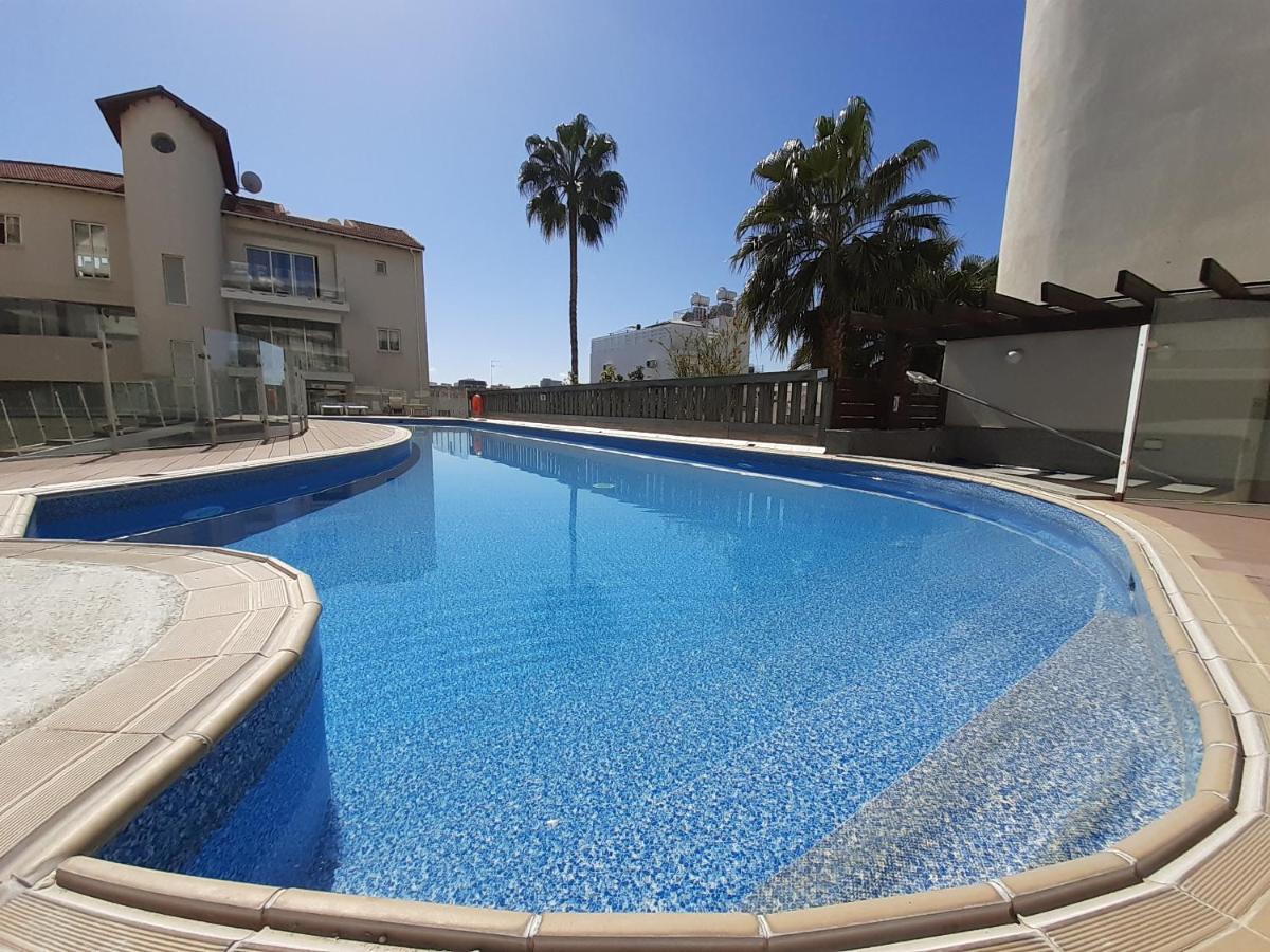 City Flats 2 Bedroom Apartment *