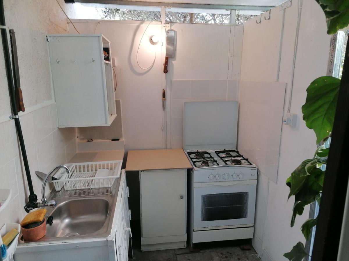 Entire Prefabricated Garden Flat 1350m From Beach Apartment