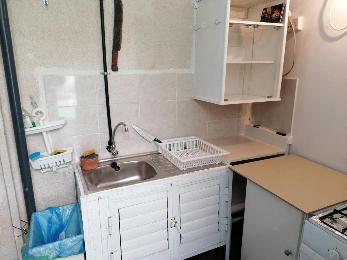 Entire Prefabricated Garden Flat 1350m From Beach Larnaca