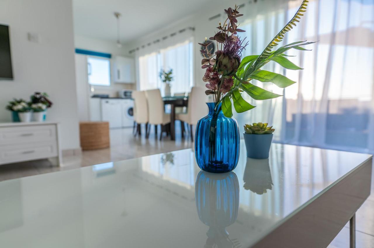 Makenzy Seaview Penthouse Apartment Larnaca