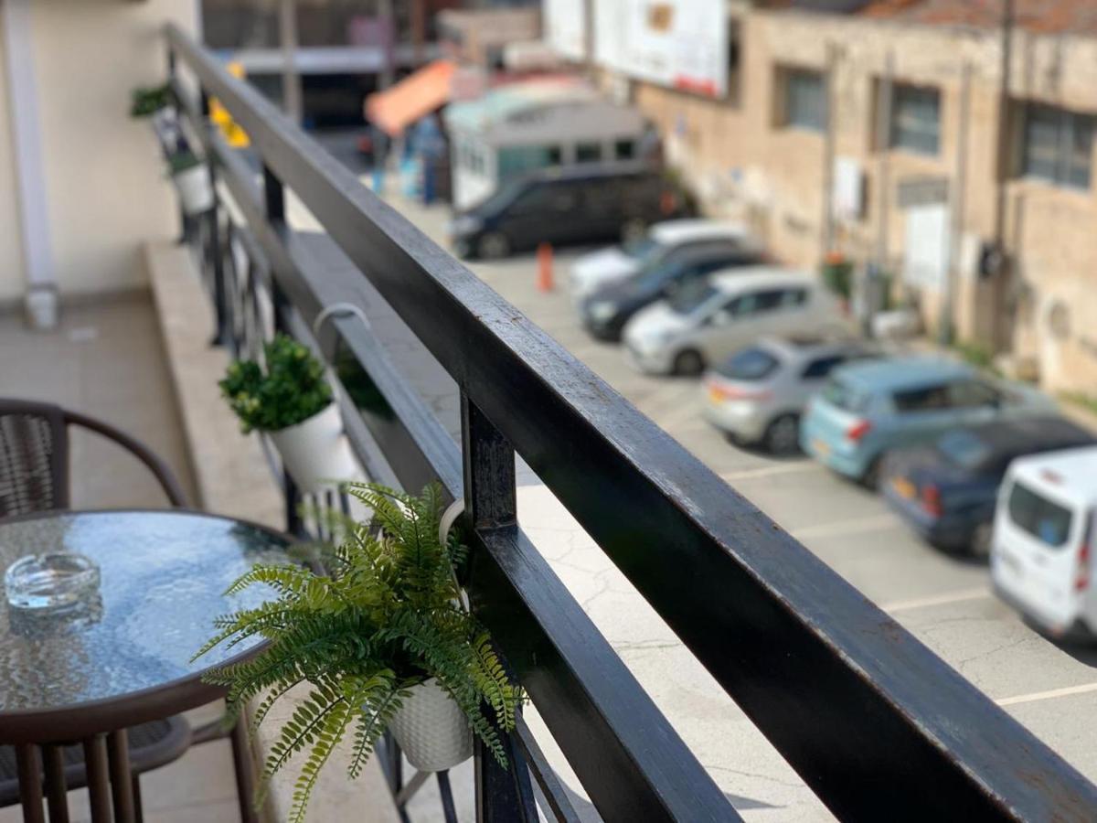 Sabine - Finikoudes 102 Larnaca