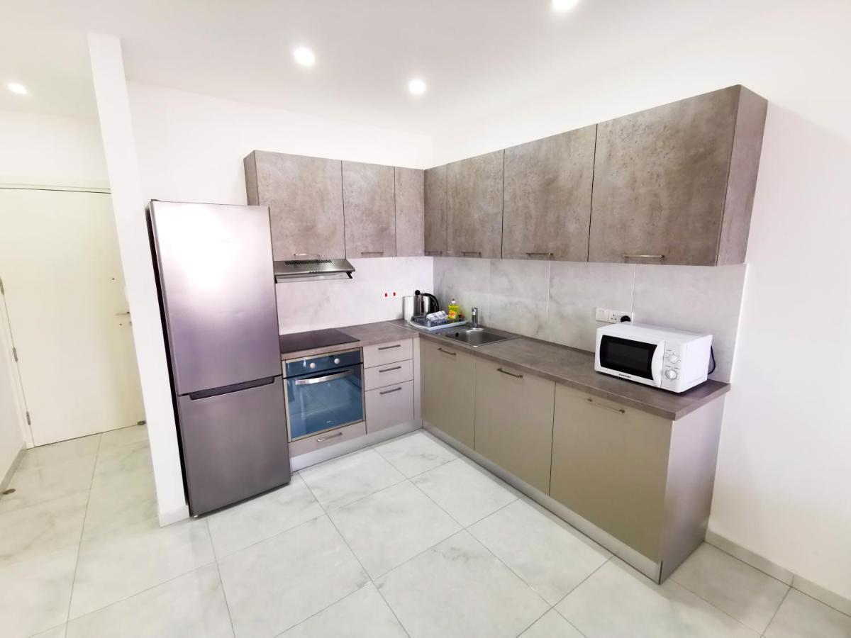 Apartment Sunny Daze Seaview Larnaca
