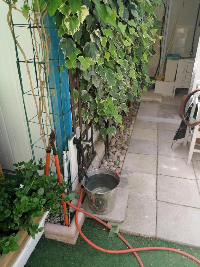 Entire Prefabricated Garden Flat 1350m From Beach