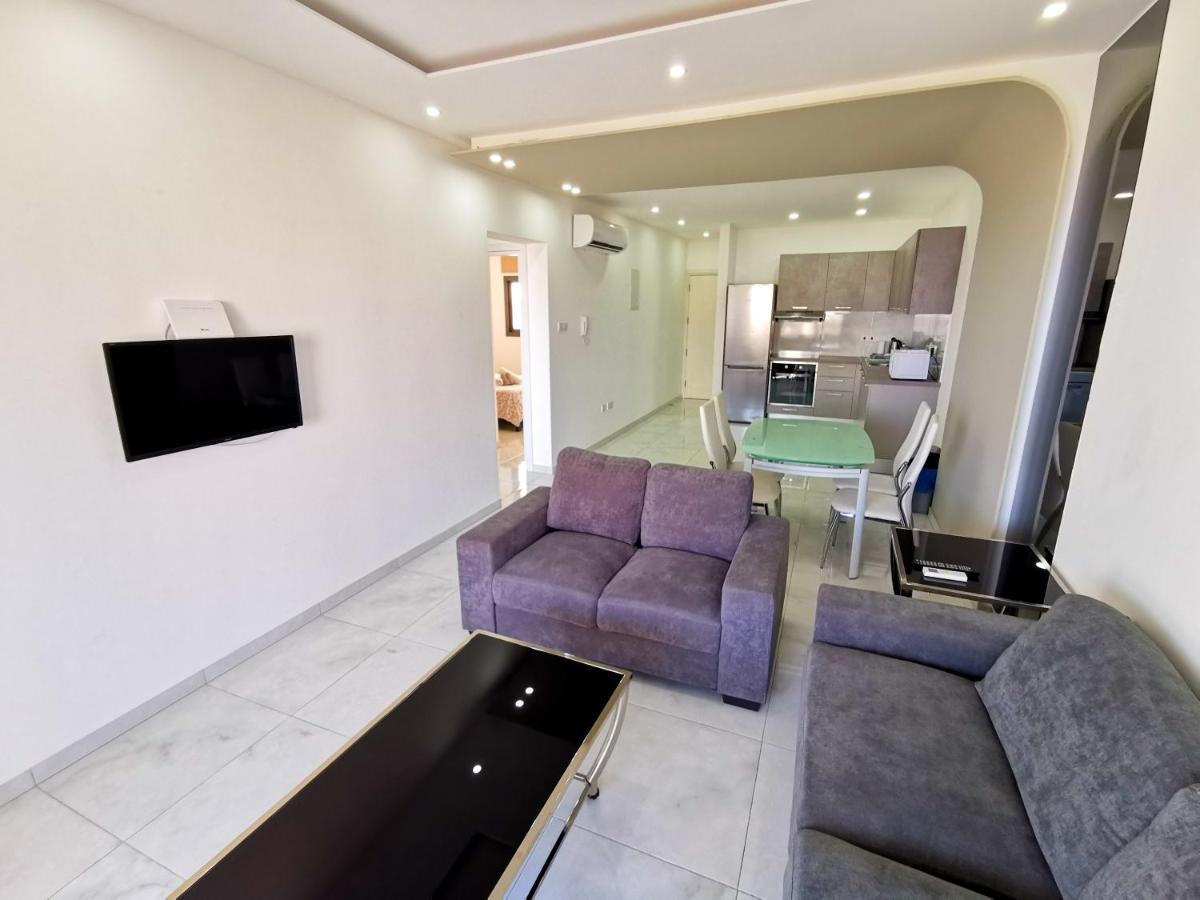 Apartment Sunny Daze Seaview Larnaca