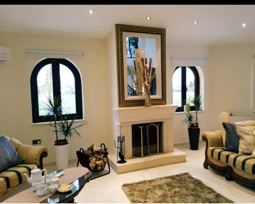 Biệt thự Mansion Ideal For 3 Families Or *