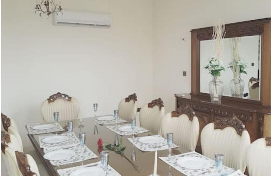 Mansion Ideal For 3 Families Or Biệt thự *