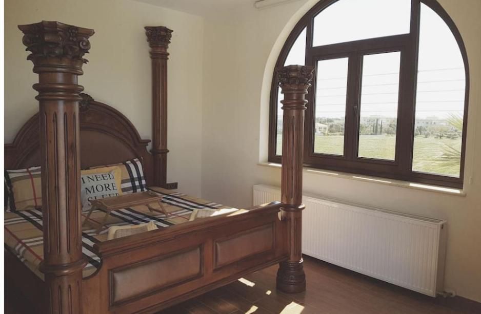 Mansion Ideal For 3 Families Or *
