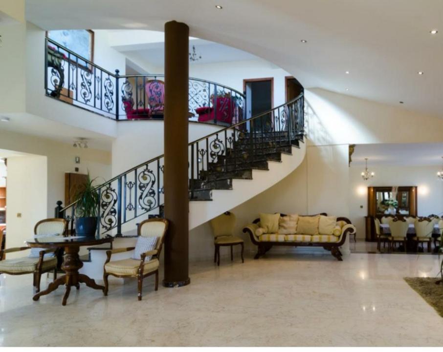 Mansion Ideal For 3 Families Or Biệt thự