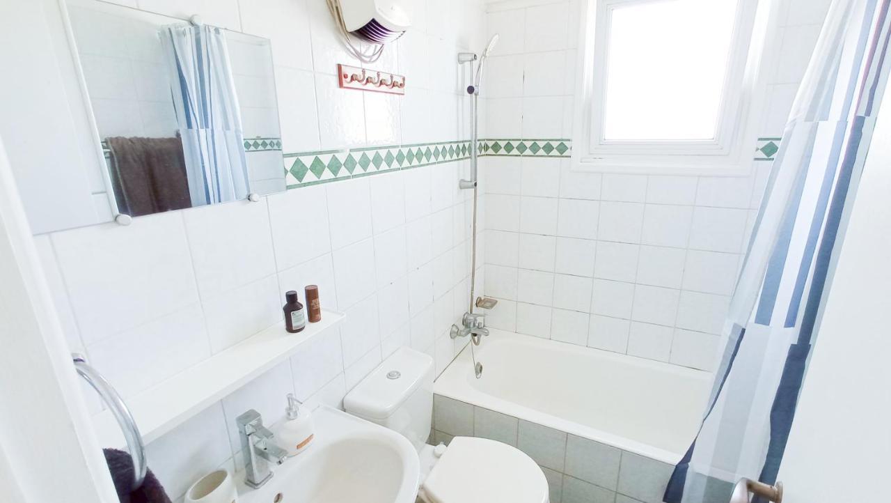 Luxury Private -sea View, Gym- 5 Min From Beach! - Private In Shared * Larnaka