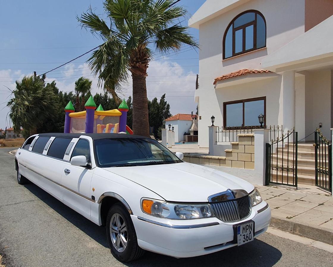 Mansion Ideal For 3 Families Or *