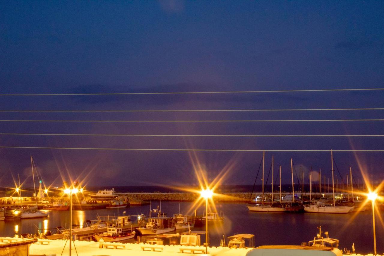 Penthouse With Roof Garden In Zygi Village Marina