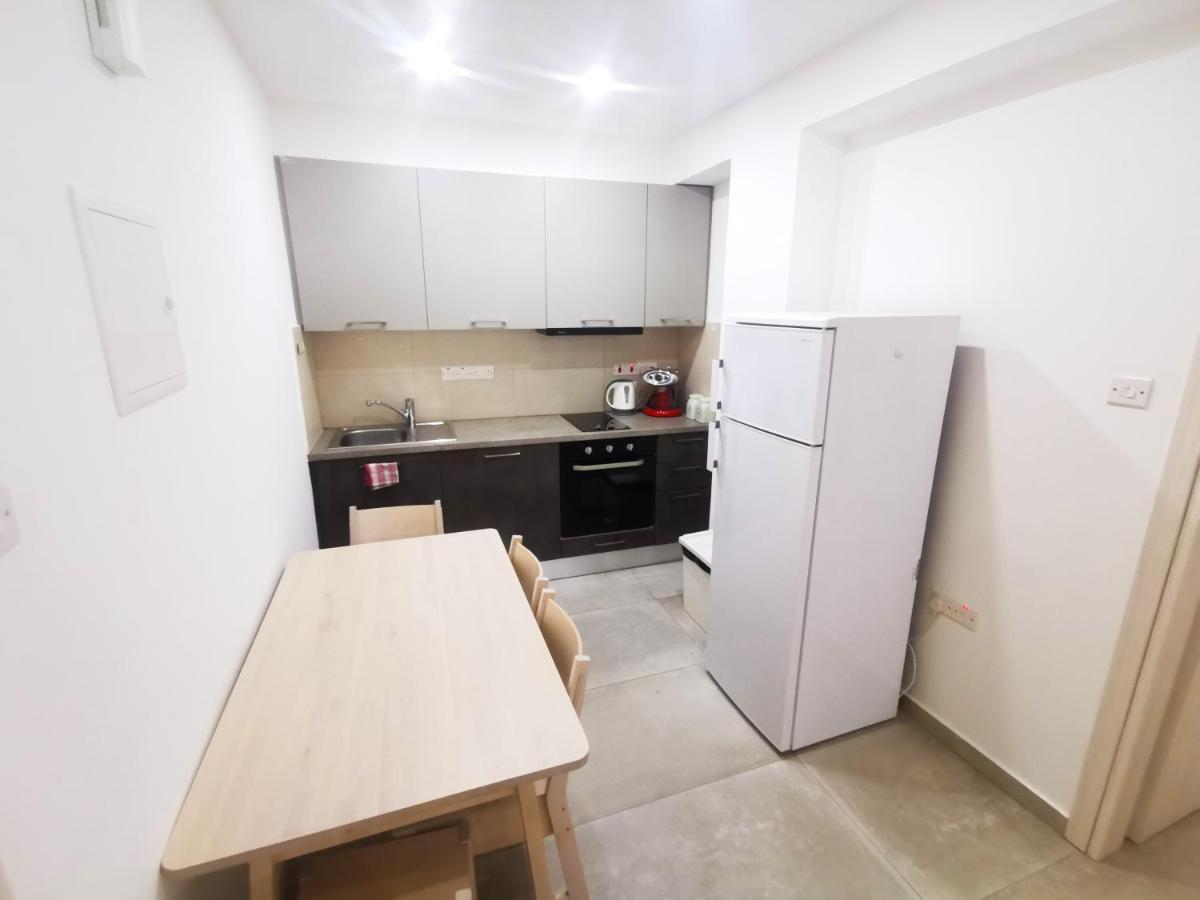Sandy Bottoms Beach Apartment Larnaca