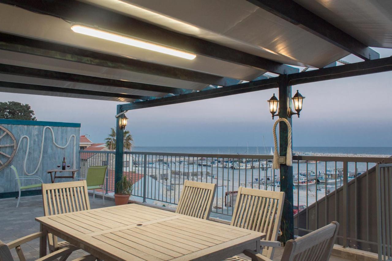 Penthouse With Roof Garden In Zygi Village Marina